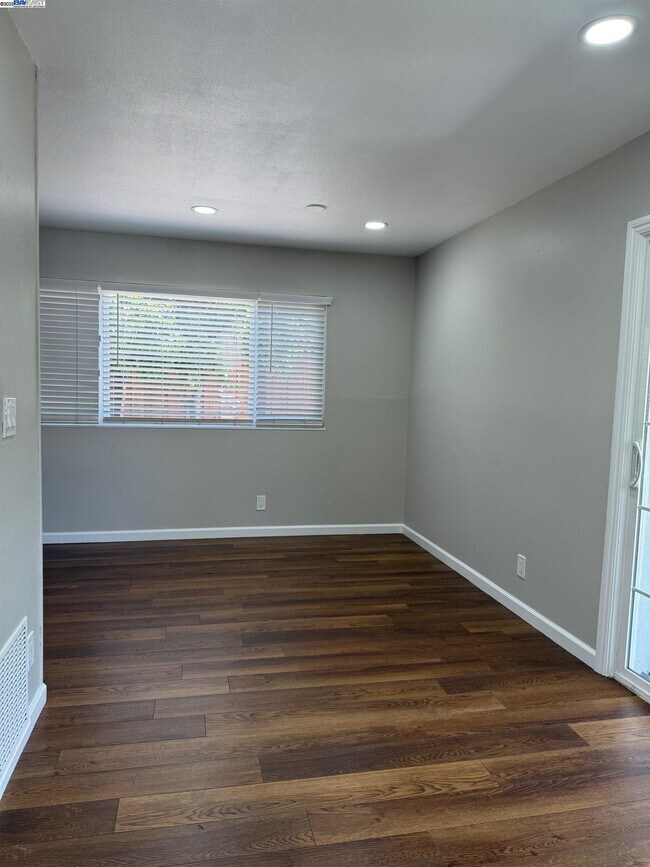 Building Photo - 2652 Autumnvale Dr