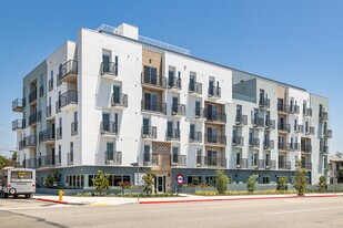 Building Photo - Green Park