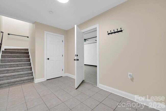 Building Photo - 163 Forest Ridge Rd