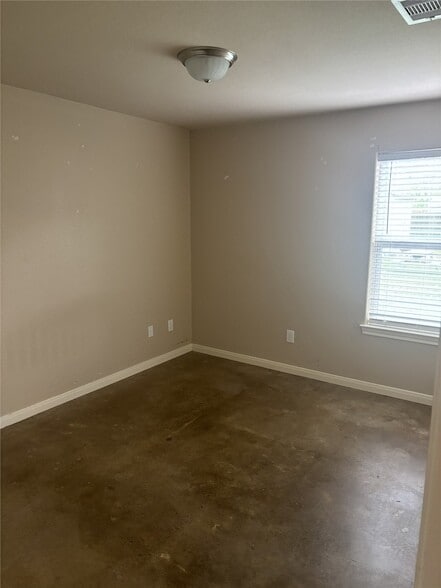 Building Photo - 11817 13th St