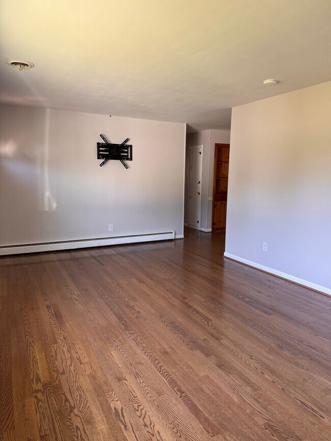 Building Photo - 104 Tanzalon Dr