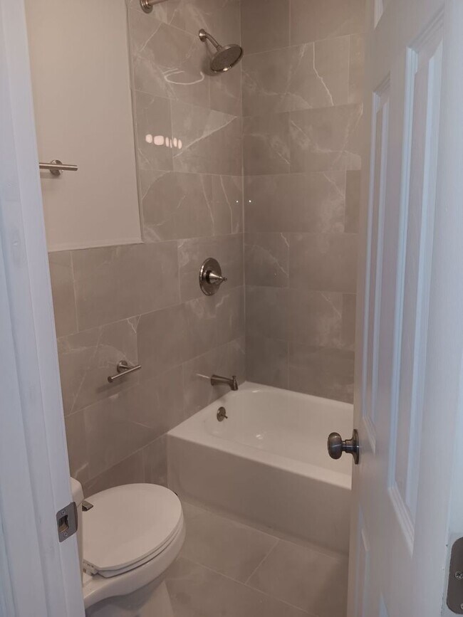 Building Photo - 2036 N Gratz St