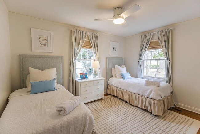 Building Photo - 3719 S Woodland Dr