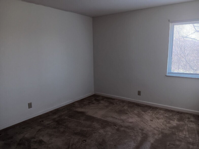 Building Photo - 32 Woodglen Apartment