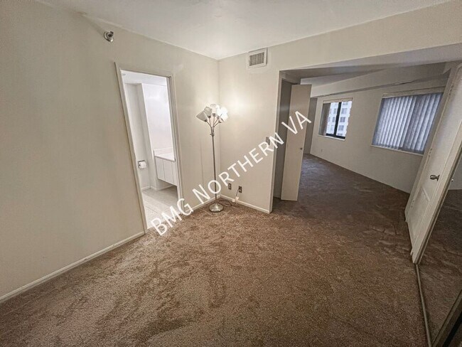 Building Photo - 900 N Stafford St