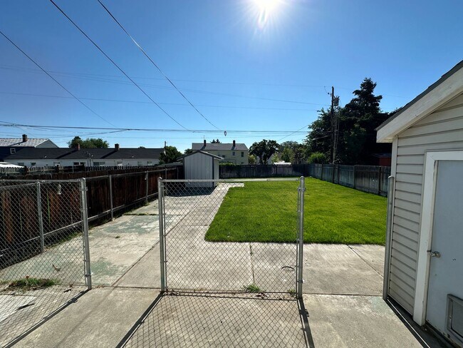 Building Photo - 1520 McPherson Ave
