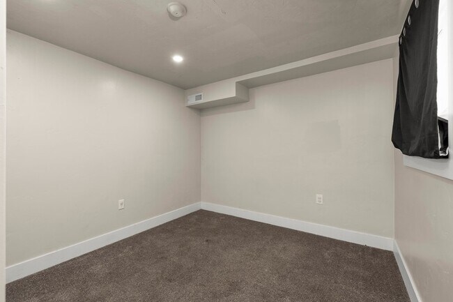 Building Photo - 43 N 100 W