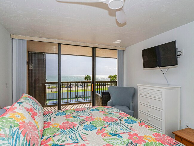 Building Photo - 4141 Ocean Dr