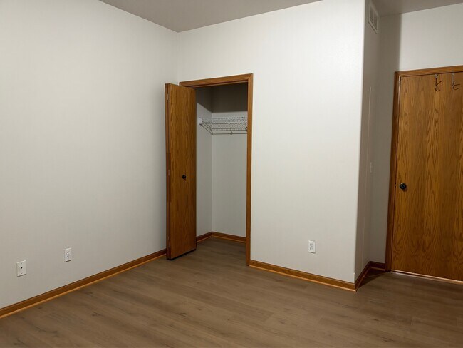 Building Photo - 612 Queens Ct