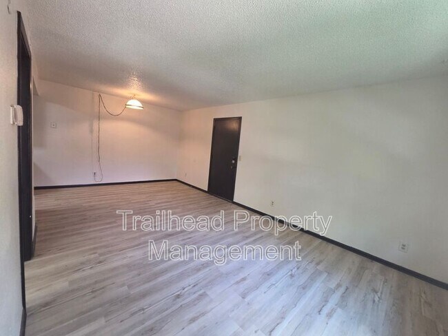 Building Photo - 1314 E Frederick St