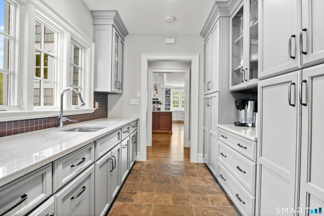 Building Photo - 14 Winslow Ln