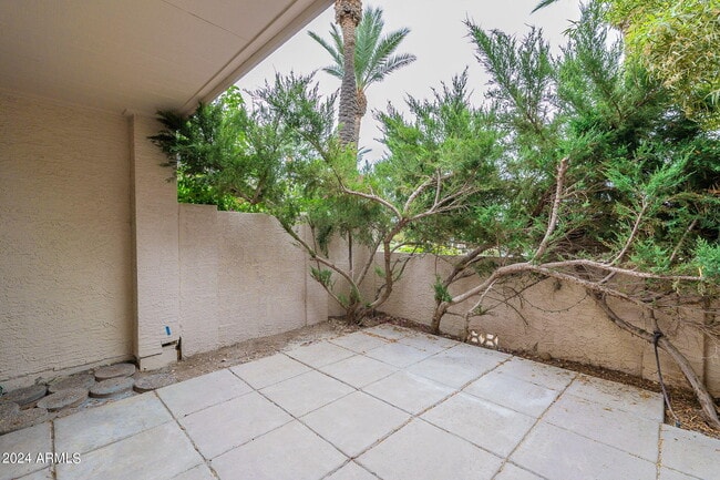 Building Photo - 7800 E Lincoln Dr
