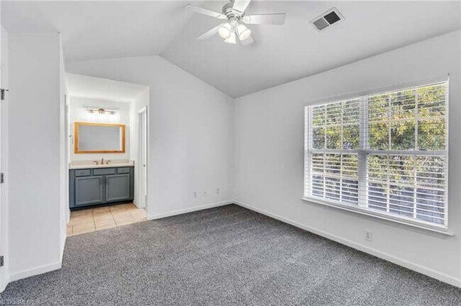 Building Photo - Townhouse / Stoney Creek