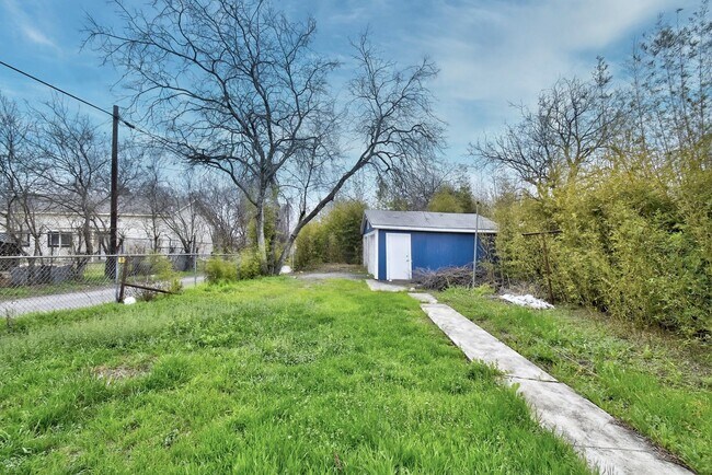 Building Photo - 3-Bedroom Home in Riverside