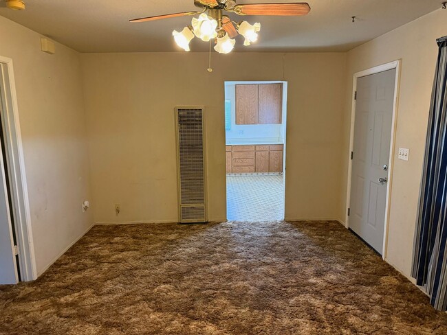 Building Photo - 4833 E Main St