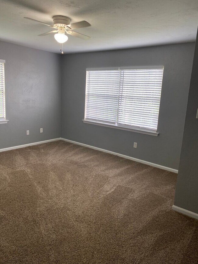 Building Photo - PORTLAND TOWNHOMES