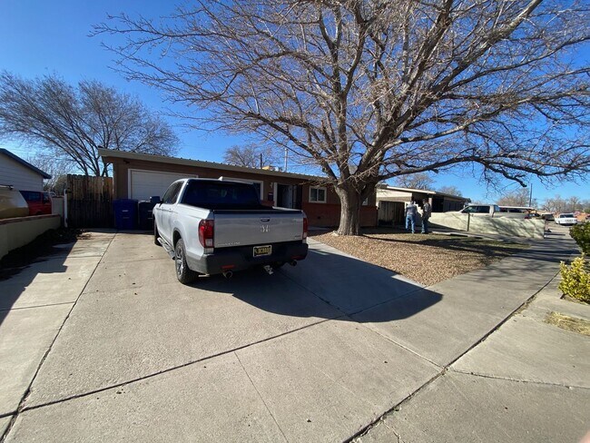 Building Photo - Beautiful 3 bedroom
