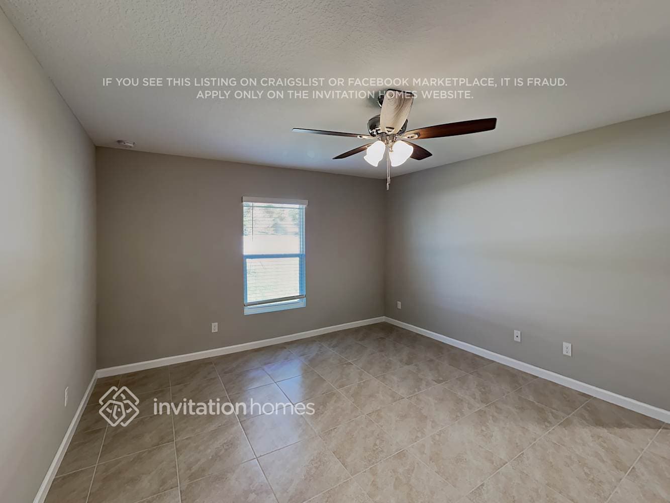 Building Photo - 373 NW Avens St