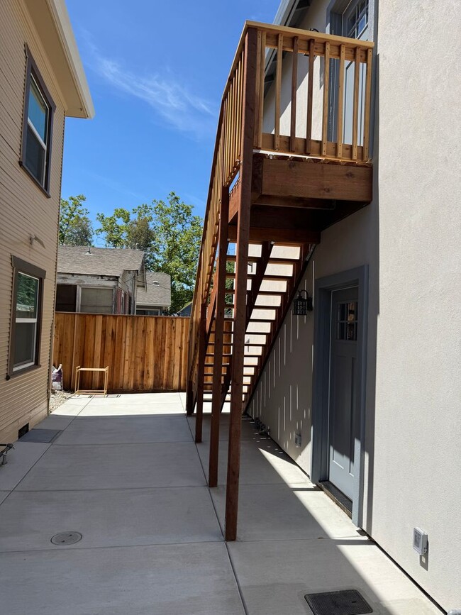 Building Photo - New Downtown Construction 650 Sqft. 1 Bedr...