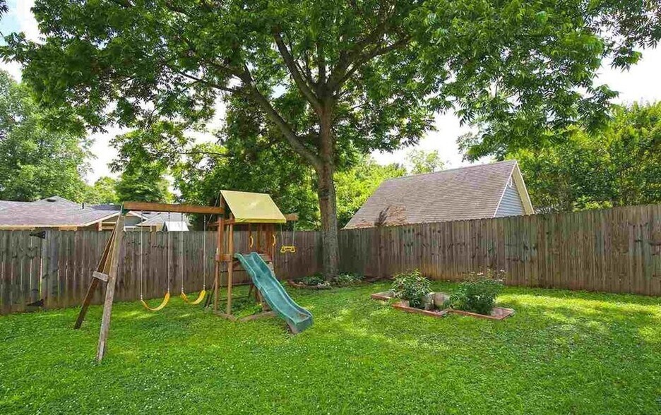 Building Photo - 903 Highland Rd