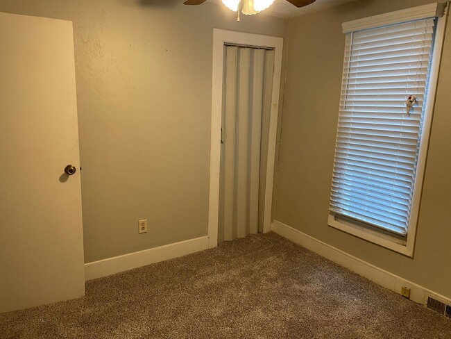 Building Photo - 3 Bedroom House Steps Away From Washington...