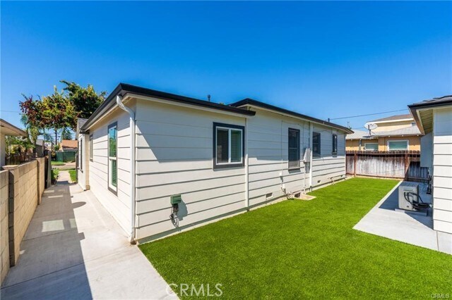 Building Photo - 718 S Claudina St