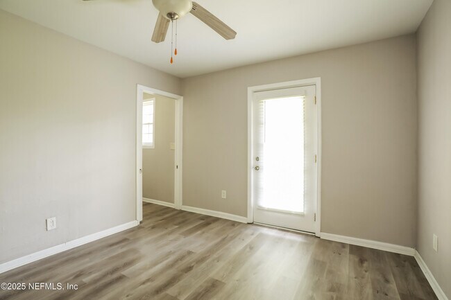 Building Photo - 2412 Stonehaven Ct W