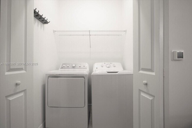 Building Photo - 5715 Double Eagle Cir