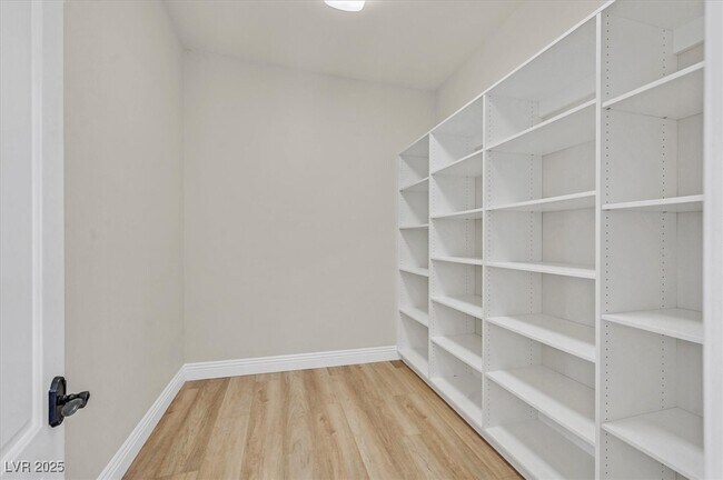 Building Photo - 5790 Aspen Falls Cir