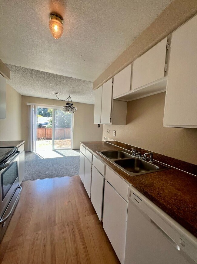Building Photo - 9236 White Fir Dr NE