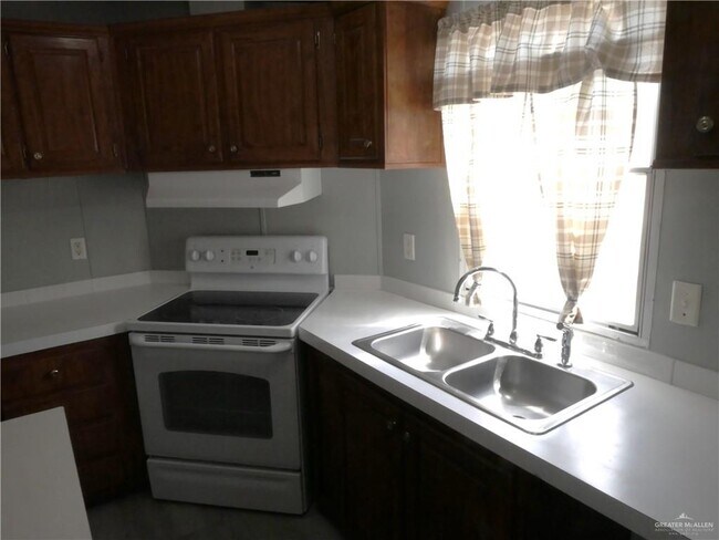 Building Photo - 36 Oliva St