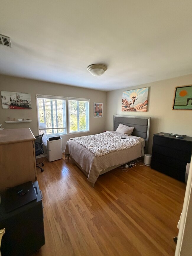 Third bedroom - 3283 Kelton Ave