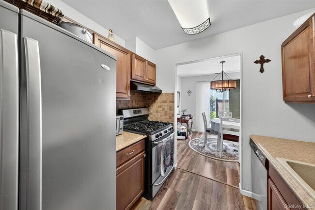 Building Photo - 1208 Whispering Hills Dr