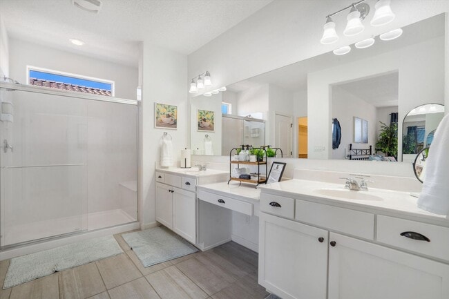 Building Photo - Recent Construction Fully Furnished 4 Bedroom Home Available Near Golf Course Rd & Southern Blvd!