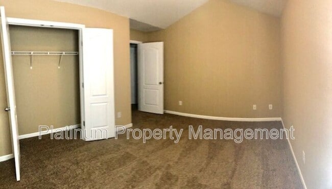 Building Photo - 6583 Silk Tree Pointe