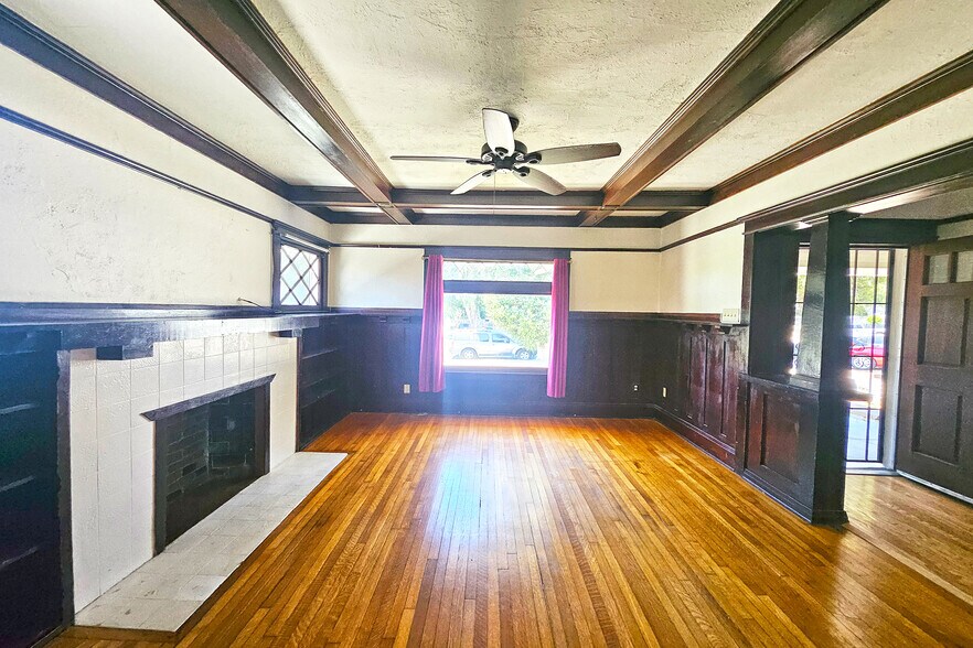 Building Photo - 648 N Heliotrope Dr