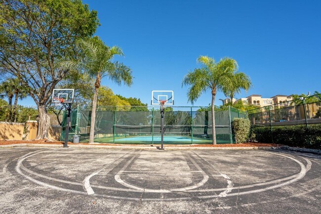 Building Photo - 19601 E Country Club Dr