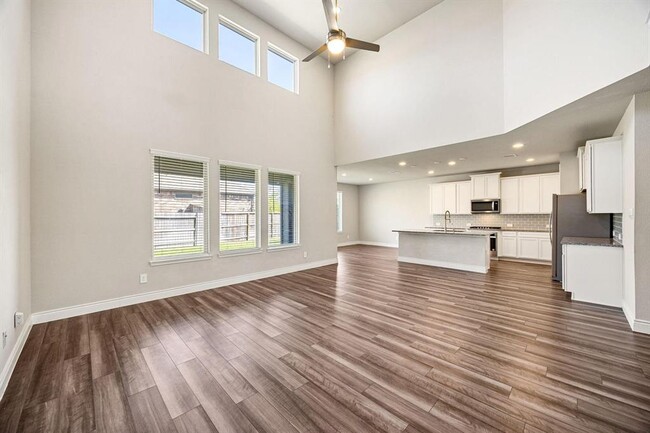 Building Photo - 31214 Gullwing Manor Dr