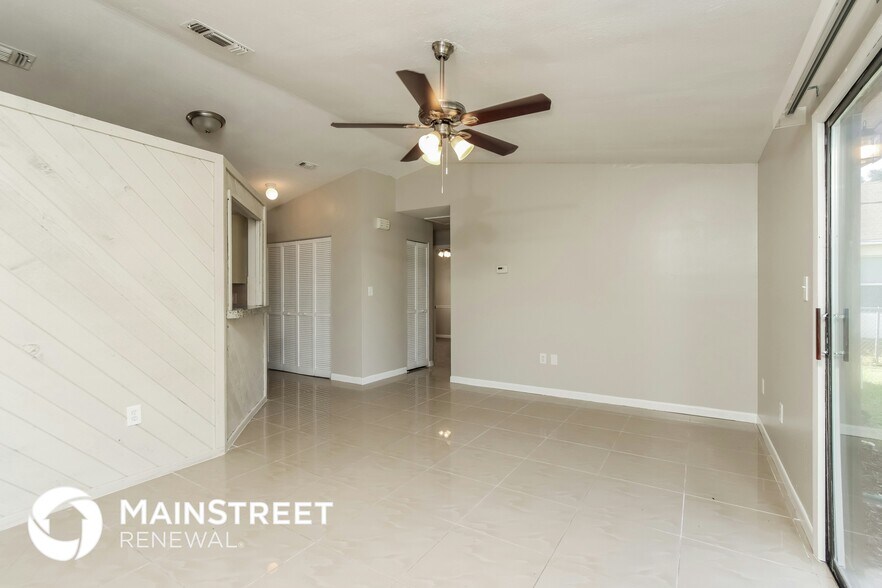 Building Photo - 647 Pampas St NW