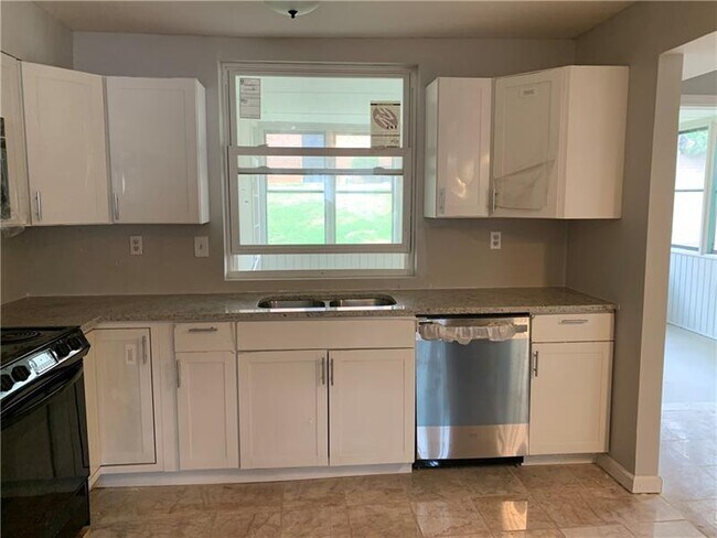 Building Photo - 145 Northwood Dr