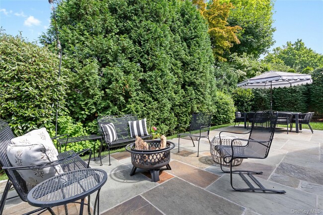 Building Photo - 15 Overlook Pl