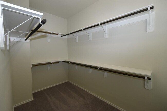 Building Photo - 8647 Cedardale Park Dr