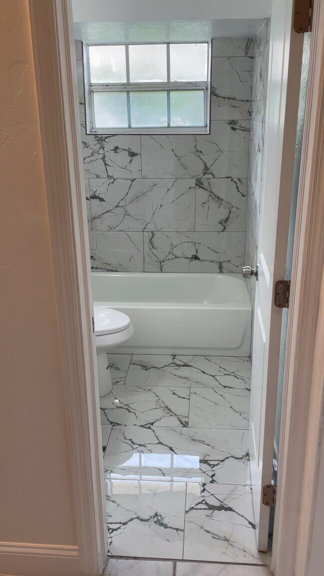 Bathroom - 1318 NW 4th Ave