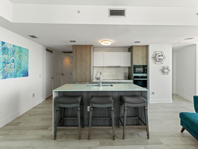 Building Photo - 2900 NE 7th Ave