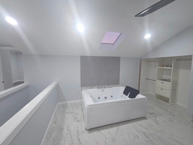 Building Photo - 595 Kingfisher Cir