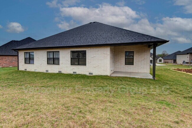 Building Photo - 5075 E Ferdinand Ct