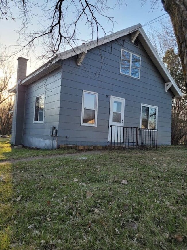 Building Photo - 3 Bedrooms, 2.5 Bathrooms Single Family Home in Staples, MN w/2+ car garage