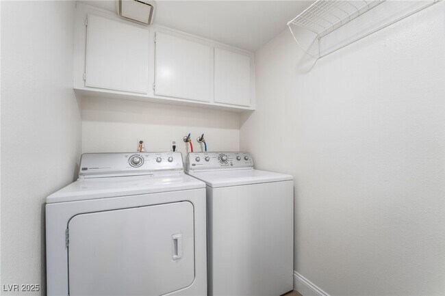 Building Photo - 4338 Apex Dr