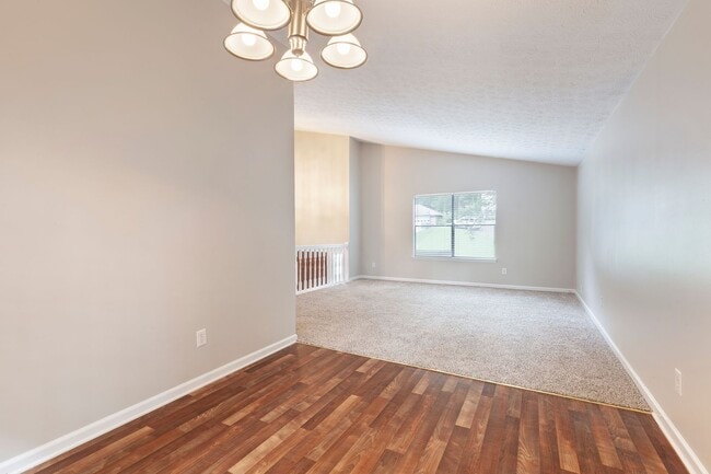 Building Photo - Spacious 3/2.5 Split Level w/ Large Bonus Room and Private Backyard!