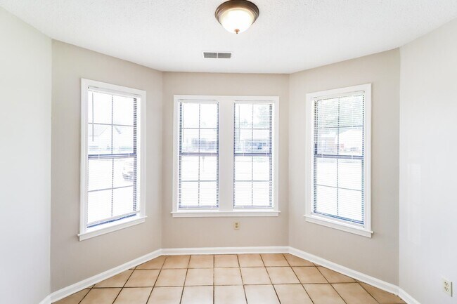 Building Photo - 7146 Butternut Dr